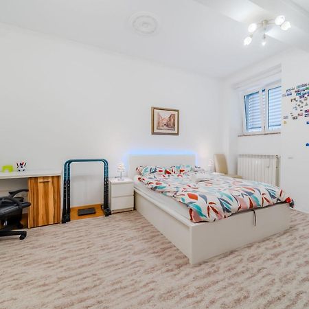 Work And Play Apartment Загреб Экстерьер фото